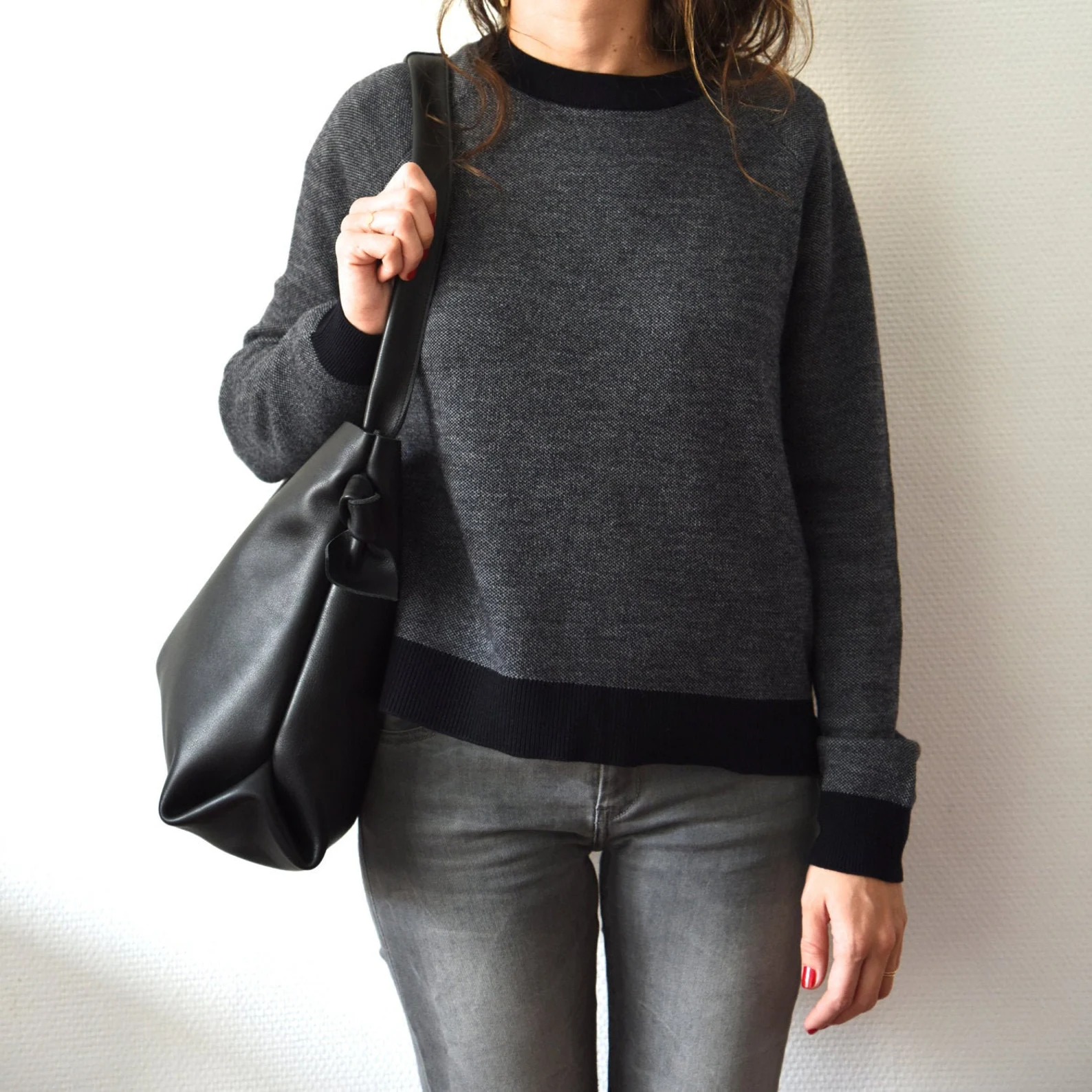 Leather bag for women, grained black leather - Image 6