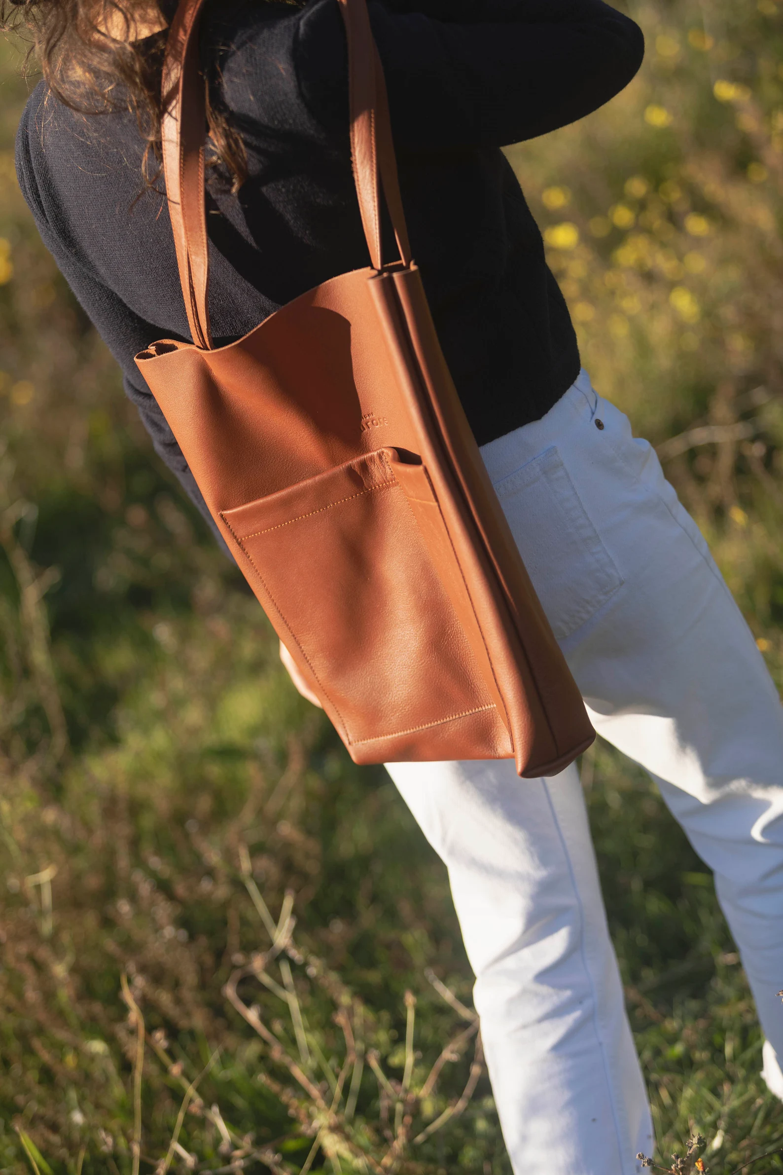 Handbag, tote bag, in leather, cognac color - Image 2