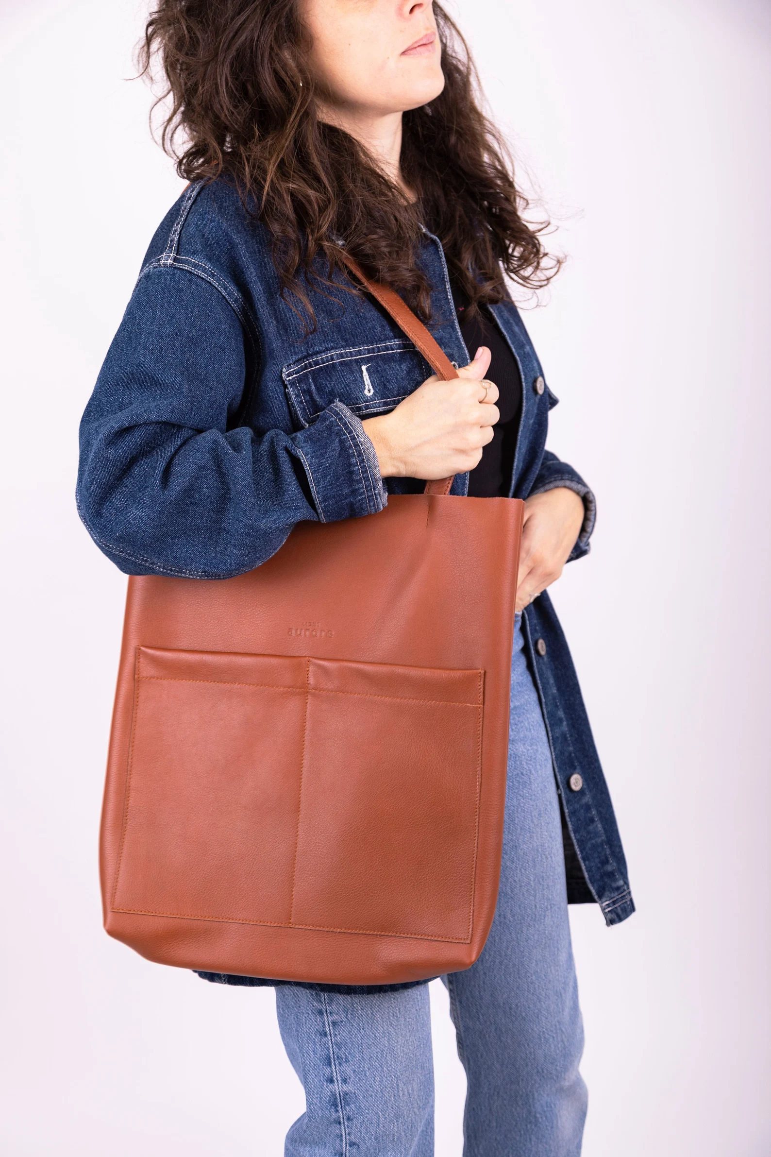 Handbag, tote bag, in leather, cognac color