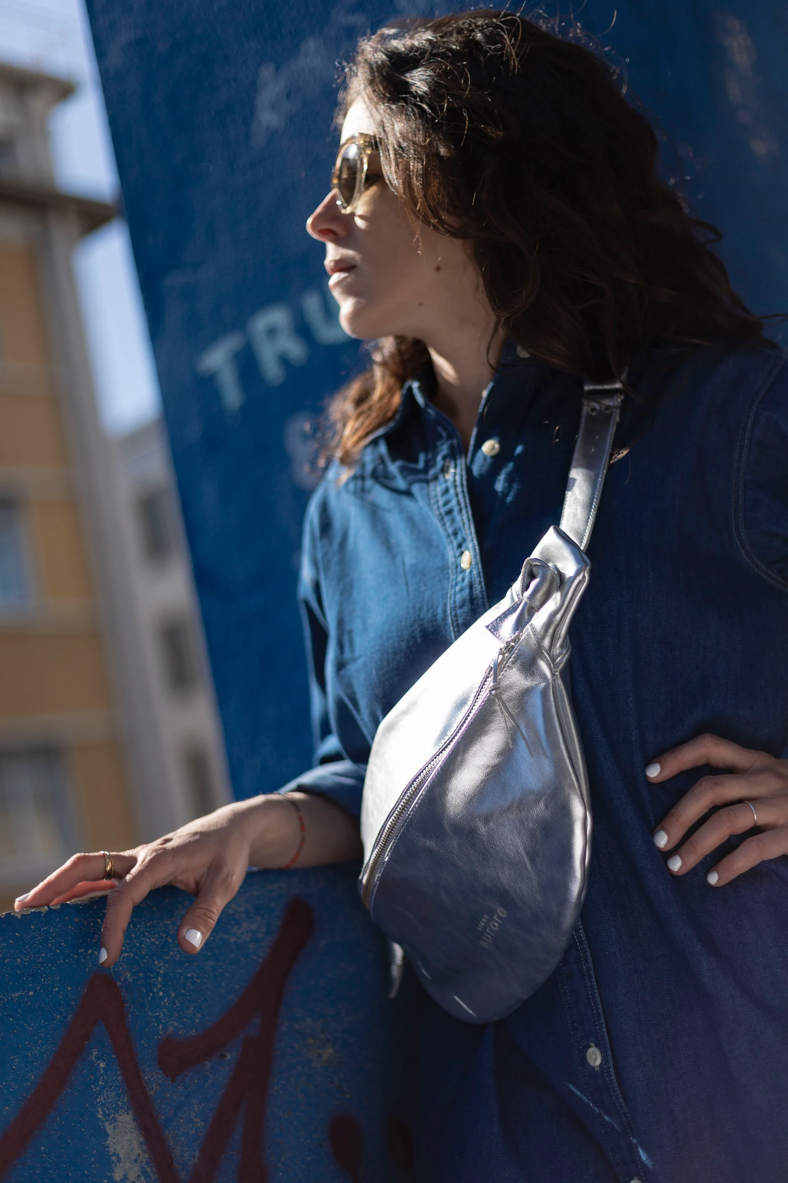 XL fanny pack, chest bag - Silver-colored cowhide leather - Image 2