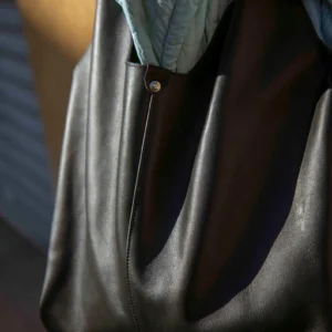 Alternative view of Leather bag for women, black leather