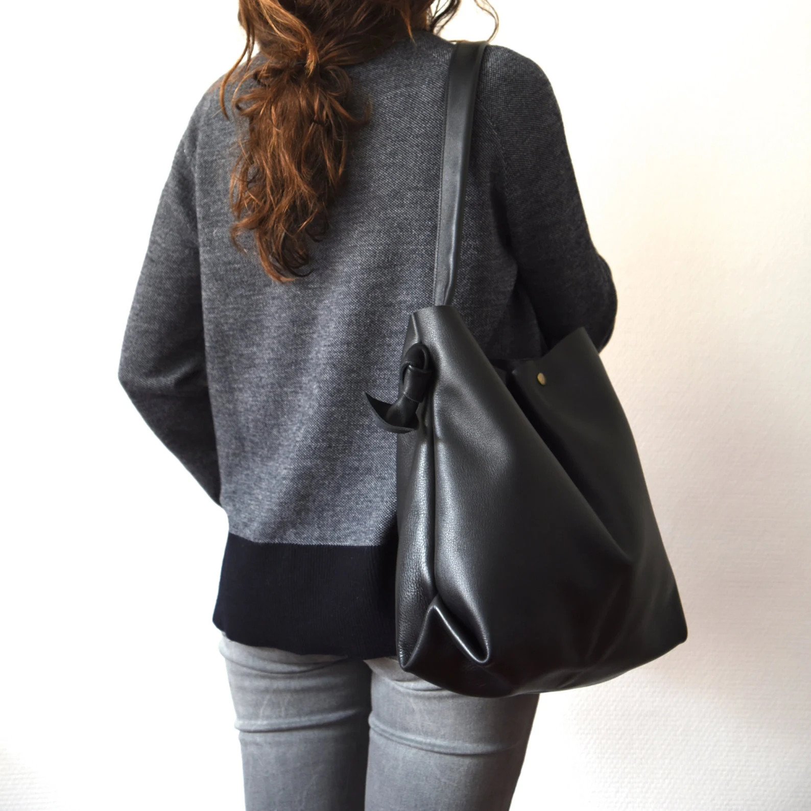 Leather bag for women, grained black leather - Image 2