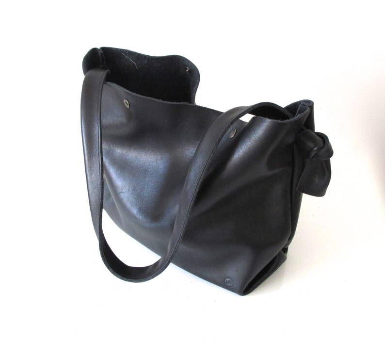 Leather bag for women, grained black leather